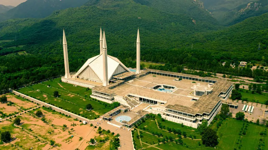 shah-faisal-mosque-in-Islamabad-pakistan - Photo by pexels-wasif-mehmood-15817294