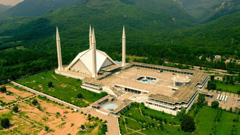 دہشتگردی کا خطرہ: اسلام آباد میں تین یونیورسٹیاں بند کر دی گئیں 